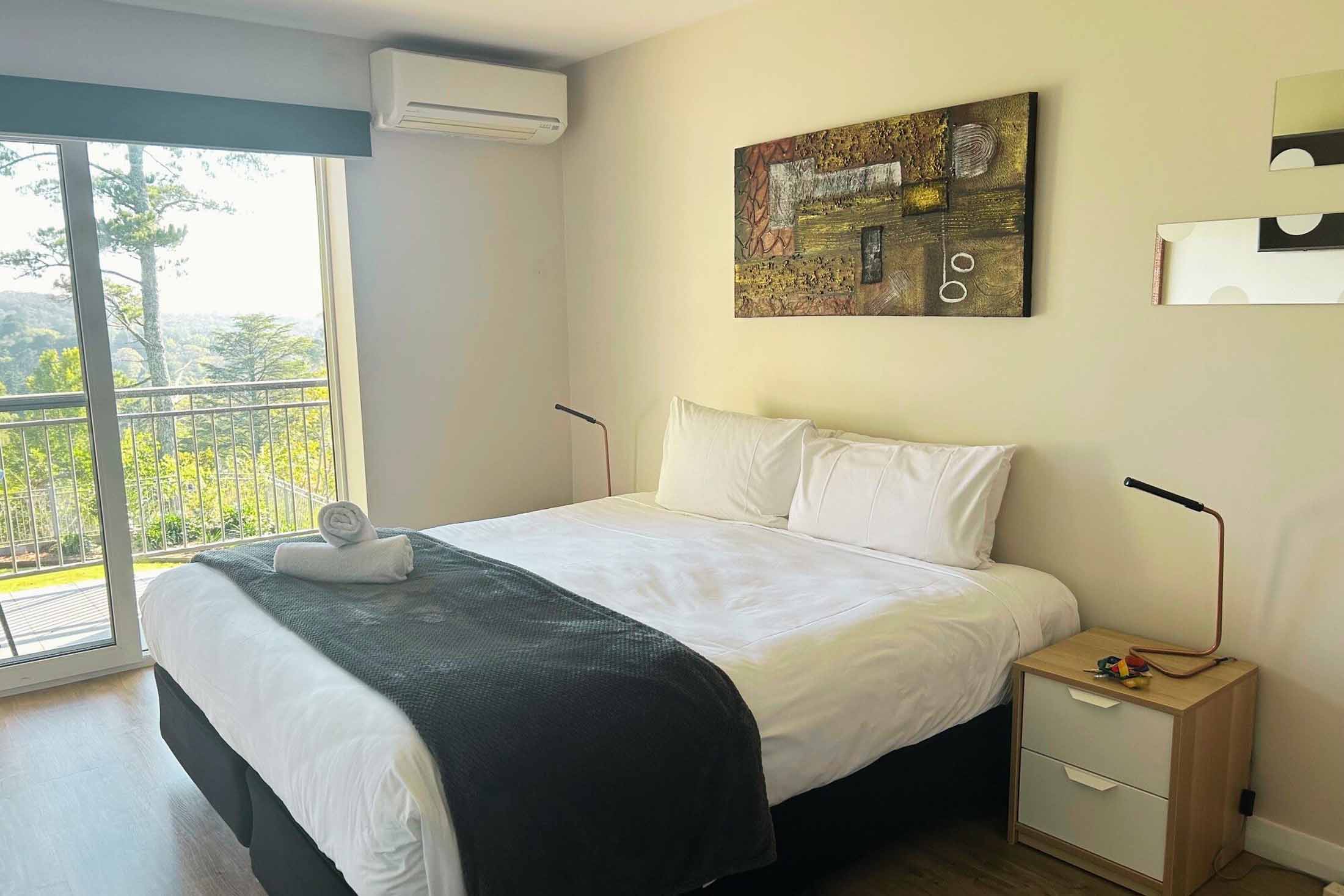 View of Self Contained Studio Apartment | Comfort Resort Leura Gardens ...